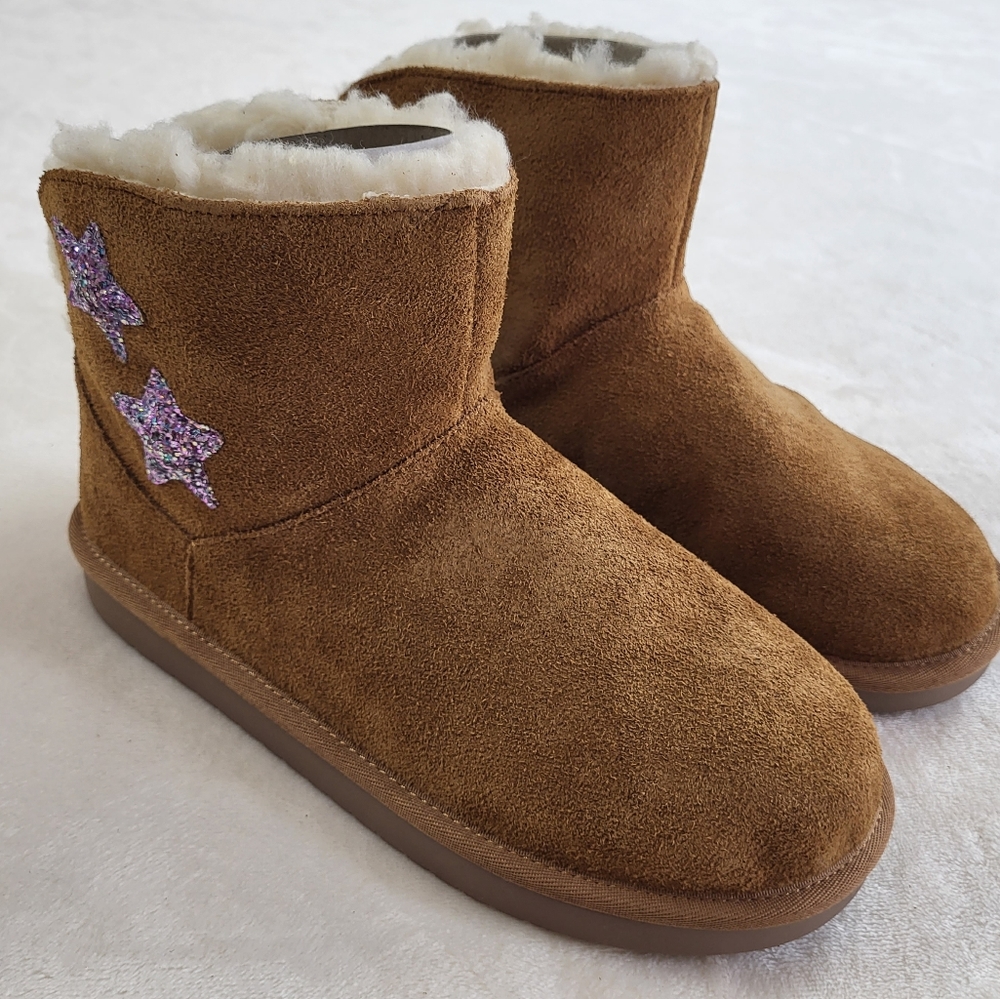 Koolaburra Kids Brown Suede Star Accent Shearling Boots